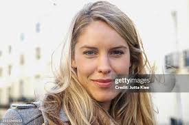 564,157 Blonde Hair Woman Smile Stock Photos, High-Res Pictures, and Images 