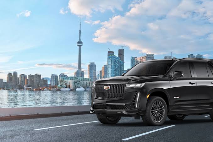 Town Limo Service Toronto | Luxury Town Car Service - Black Premium Limo