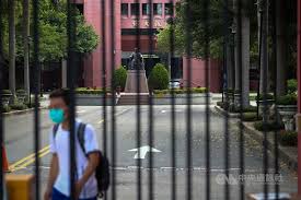 快訊／全國三級警戒停課延長至614 新北：端午連假非必要勿外出2021年05月25日 ▲停課延長至6月14日。（資料照／記者林敬旻攝） 記者羅婉庭／新北報導 繼雙北升級三級警戒後，加快篩檢速度，確診數目持續激增，如今全國警戒，試圖阻擋疫情蔓延。 R B 0cdcizbram