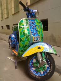 The Things We See Here Vespa Painted Following Gaudi S Inspiration Vespa Vespa Vintage Vespa Scooters