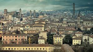 A pochi metri da via ugo bassi, in zona centrale e ottimamente servita, si propone in affitto un luminoso e silenzioso appartamento al piano alto che affaccia sull'interno, ristrutturato e. Bologna Quanto Costa Oggi Comprare O Affittare Casa Zona Per Zona Dove Conviene Investire La Repubblica