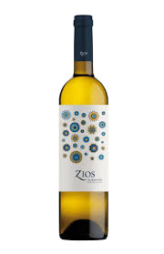 Botella Zios Bodega Pazos De Lusco Salvaterra De Mino Pontevedra D O Rias Baixas Wine Packaging Wine Label Packaging Wine Design