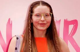 Jessie Cave shock: il pubblico sconvolto per Lavanda Brown