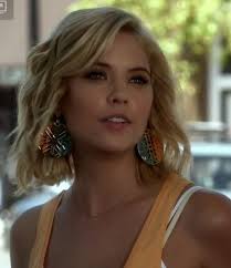 Hanna's sheer red beaded blouse on pretty little liars. Hanna S Peach Tank Top Floral Jeans And Circle Earrings On Pretty Little Liars Pretty Little Liars Hairstyles Pretty Little Liars Outfits Pretty Hairstyles