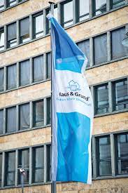 Explore tweets of haus und grund berlin @hausgrundberlin on twitter. Diw Studie Fur Haus Grund Mieterschutz Als Verdrangungsmotor Berliner Mieterverein E V