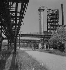 Strażak powiedział, że kontaktował się z kierownictwem zakładu i otrzymał informację, że nikt nie został. Wirtualne Muzeum Forografii Jan Jastrzebski 12 N 00260