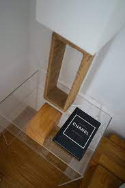 Marca de artigos de decoração para a casa e utensílios do grupo inditex. Schlafzimmer Ideen Inspiration Schlafzimmer Gestalten Nachttisch Zara Home Glas Acrylglas Durchsichtig Chanel Tablebook Brinisfashionbook