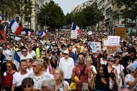 Le préfet laurent touvet « condamne avec la plus grande. Pass Sanitaire Une Pancarte Antisemite Dans Un Defile A Metz Indigne Le Huffpost