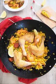 Riz A L Espagnol Et Poulet Facon Paella En 2020 Riz Espagnol Paella Poulet