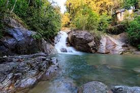 One day, we decided to stop near the fruit stalls that can be found 1 km or so after the tropical fruit…. Air Terjun Titi Kerawang Pulau Pinang Sirb Travel Tours