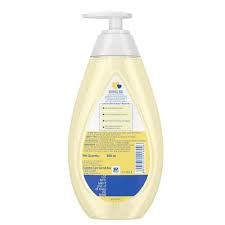 This baby bathtub is designed to keep little ones in an upright position during bath time so they're safe and secure. Johnson S Baby Top To Toe Bath Wash Reviews Ingredients Benefits How To Use It