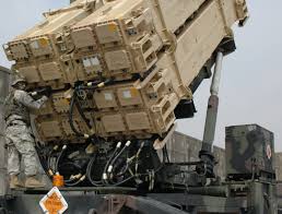 拜登重启二战租借法案，美国挥起收割镰刀，乌克兰恐花几代人还债_腾讯新闻