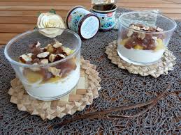 Mousse De Yaourt Pommes Compotees Au Rhum Et A La Vanille Bleue Creme De Marron Creme De Marron Alimentation Gateaux Et Desserts