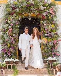 A informação e as fotos foram reveladas com exclusividade pela vogue, que também teve a atriz como capa da vogue noiva em 2017. Casamento Religioso De Marina Ruy Barbosa E Xande Negrao Constance Zahn Casamentos