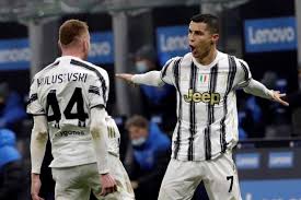 Inter presiona buscando el gol que le de esperanza. Inter 1 2 Juventus Cristiano Ronaldo At The Double To Give Juve Coppa Italia Semi Final Edge