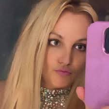 Nikki Roland (@nikki_roland)