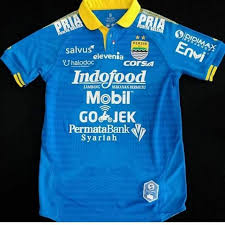 Setidaknya ada sebelas sponsor yang menempel pada jersey persib bandung berwarna biru namun, banyaknya sponsor yang menempel di jersey maung bandung itu juga terjadi pada klub. Jersey Persib Original 2020 2021 Jersey Persib Bandung Original 2019 2020 Shopee Indonesia