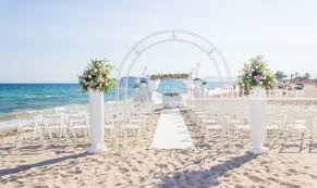 Per chi si sposa in estate il matrimonio in spiaggia è un idea romantica e suggestiva. Matrimonio Al Poetto La Spiaggia Piu Bella Il Giorno Piu Bello Hotel Nautilus