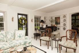 Victorian homes are wonderfully unique, full of character and open to a world of interior design possibilities. 18 Modern Victorian Living Room Ideas