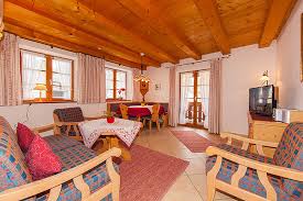 Buchen sie dieses ferienhaus für bis zu 11 personen in der region werdenfelser land, bayern! Herzlich Willkommen Im Haus Sonnenwinkel In Mittenwald Bei Der Familie Auer Fewo Kranzberg 4 Sterne Ferienwohnungen Fur 1 4 Personen In Der Alpenwelt Karwendel