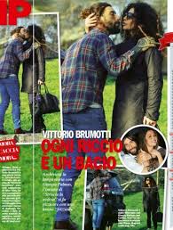 Le 10 notizie del giorno più importanti all'istante, per. Giorgia Palmas E Filippo Magnini Arriva La Foto Del Bacio E Intanto Vittorio Brumotti Si Consola Cosi Isa E Chia
