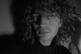 Hi everybody :) I'm a 21 yo Italian guy, moved to Bern for work, I know  Italian and English but would like to learn German or Swiss-German. Let me  know if you