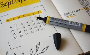 Kalemi doğru tutmak ve güzel yazı yazmak için baş parmak, işaret parmağı ve orta parmak kullanılır. Ajanda Kullaniminin Yarattigi 6 Guzel Etki