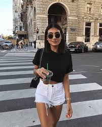 Black And White Shorts Outfit What To Wear With Denim Shorts In Summer Summer Outfit Inspiration Summer Outfits White Denim Shorts Outfit
