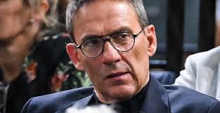 28 minutes : Un nouveau chroniqueur arrive bientôt dans le magazine  d'Élisabeth Quin