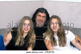 Gil ofarim wird gegen ende der 90er jahre durch eine gil ofarim wird als sohn des berühmten sängers abi ofarim in münchen geboren und erfährt so schon. Bruder Gil R Und Tal Ofarim Mit Ihrem Vater Abi Ofarim Am 20 07 1999 In Munchen Munchen Verwendung Weltweit Stockfotografie Alamy