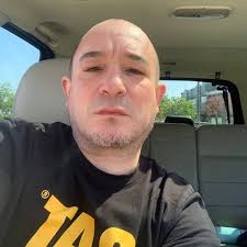 Older men? Do I even look pretty? I don't get any likes 💔