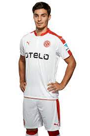 Muhtemelen o dönem fark edilse idam edilecek, linç edilecek ama günümüzde baktığımızda gurur duyduğumuz. Fortuna Dusseldorf 1895 F95 Erwirkt Reduzierung Der Strafe Fur Kaan Ayhan