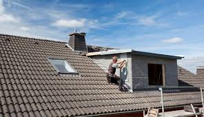 Placer Une Lucarne De Toit Infos Sur Les Materiaux Prix Conseils Lucarne De Toit Toiture Maison Lucarne
