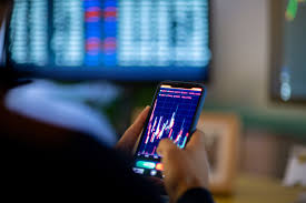 Petrobras (PETR4) segura Ibovespa em ambiente de aversão a risco; dólar avança