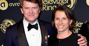 Nadat we de kamers van neerlands politici hebben bekeken, gaan we nu over op de studentikoze nestjes van bn'ers. Beau Van Erven Dorens Staat Stil Bij 20 Jaar Huwelijk Bedankt Geweldige Vrouw Show Ad Nl