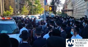Here's a screenshot from a recent story it ran about. Boro Park Large Crowd Swarms Media Outside Yeshiva Children Scream Nazi Anti Semite The Yeshiva World