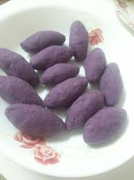 Cek mek molek (which means beautiful lady) is a traditional kelantan kuih and is very similar to kuih keria except that this kuih has the sugar on the inside instead of the sugar coating on the outside. Dapur Cik Na Cek Mek Molek Ungu