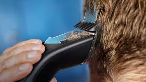 Eine variante des undercuts ist der sogenannte sidecut. Haare Selber Schneiden Tipps Fur Den Maschinen Schnitt Zuhause Philips