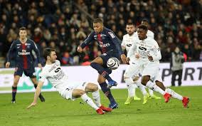 Guingamp s'est offert l'exploit de battre le psg au parc des princes en quarts de finale de coupe de la ligue mettant ainsi fin à une série d'invincibilité de 49 matchs dans les coupes nationales pour les parisiens. Psg Guingamp Une Revanche Et Du Plaisir Le Parisien