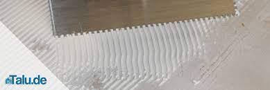 Auf den folgenden seiten gibt es jede menge tipps und tricks zum thema fliesen verlegen.über grundlagen. Was Kosten Fliesenleger Preise Je M Fliesenlegen Talu De