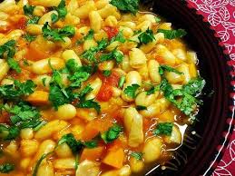 J Ai Pour Habitude De Preparer La Loubia Algerienne Ou Marocaine Sorte De Soupe De Haricots Blancs Sauce Rouge Ave Loubia Cuisine Orientale Haricots Blancs