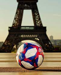 A l'occasion de la coupe du monde 2019, tentez de gagner un des 100 ballons bleu, blanc, rouge du grand chalon. Tricolore Le Ballon De La Phase Finale De La Coupe Du Monde Feminine 2019