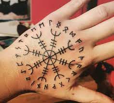 Tatuagens Vikings 44 Imagens E Significados Dicionario De Simbolos