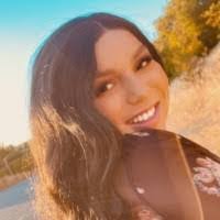 Ashley Wald's Instagram, Twitter & Facebook