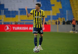 Fenerbahçe, süper lig'in ikinci haftasında yarın deplasmanda medipol başakşehir'e konuk olacak. T5sibypvfjtwlm