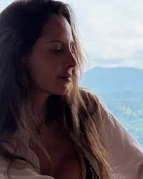 Y entonces hoy en el día de san Valentín , recuerda que el primer amor es  el que debes tener por ti , porque al final nadie puede dar de lo que