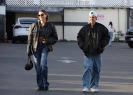 【写真】ジャスティン＆ヘイリー・ビーバー夫妻が纏う、この春夏参考にしたいカップルコーデ集