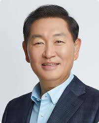 Samsung Electronics co-CEO Han Jong-Hee dies at 63: Jong-Hee reportedly  died from cardiac arrest, this announcement was made by a spokesperson for  the South Korean tech giant