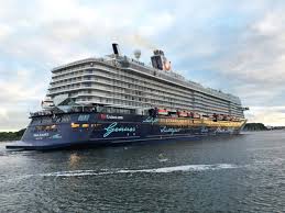 Das bietet die neue „mein schiff 1. Lena Meyer Landrut Tauft Die Mein Schiff 5 Per Laserstrahl Tui Com Reiseblog