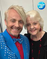 Ein entspanntes Wochenende wünschen euch Ross Antony und seine liebe Mama!  😍❤️ 👉️ JETZT das neue Album "100 Jahre Gute Laune" hier vorbestellen:  https://amzn.to/4j749Pi